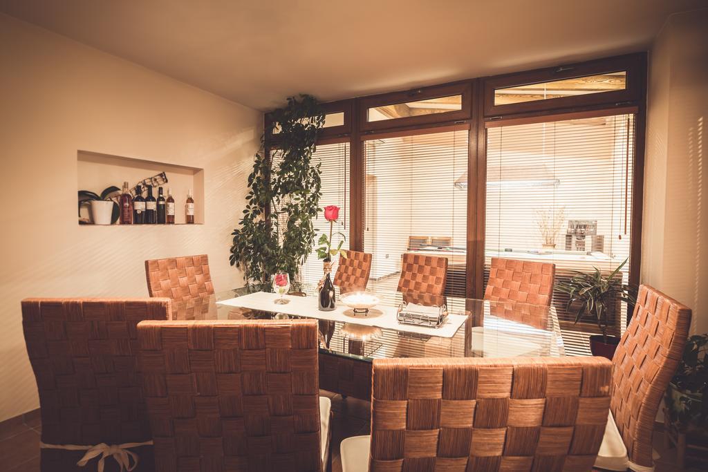 Penzion Vino Hruska Blatnička Buitenkant foto