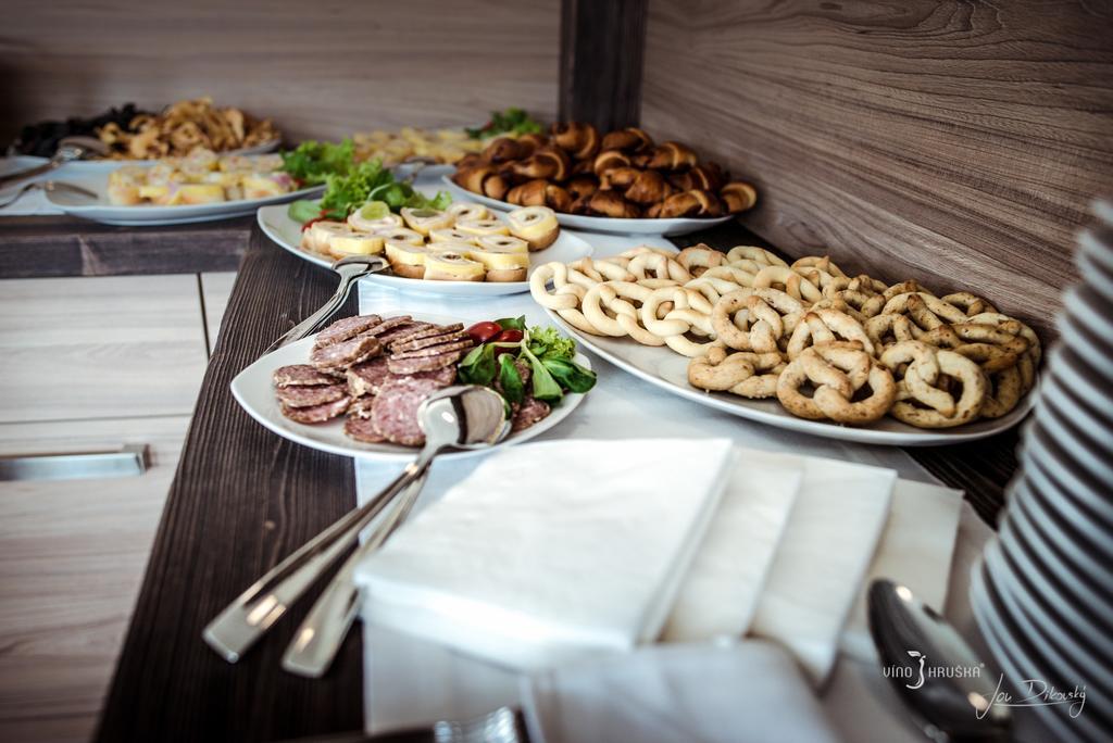 Penzion Vino Hruska Blatnička Buitenkant foto